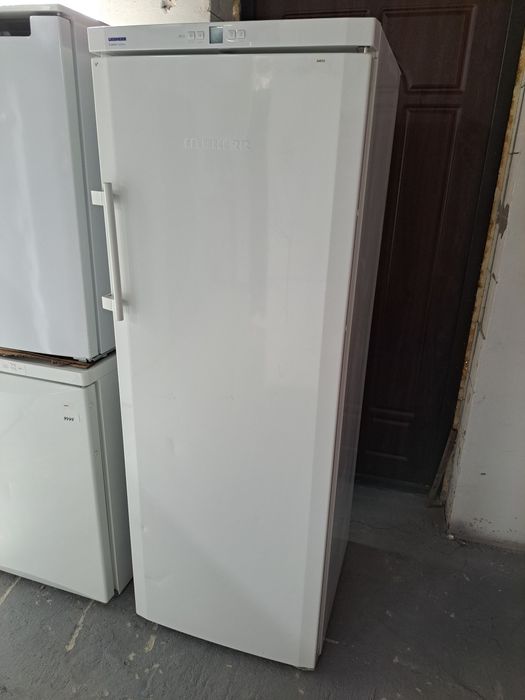 Висока німецька морозильна камера з сухою заморозкою Liebherr Cnep65