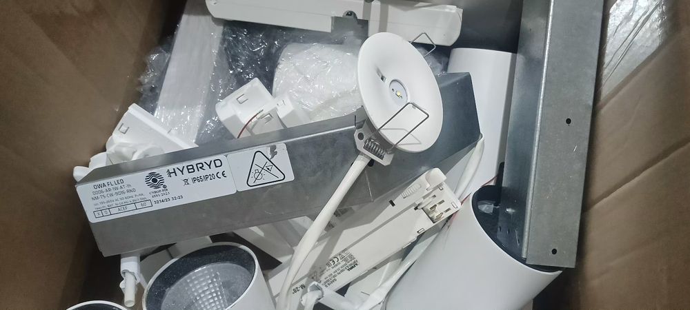 Refrektor led lampa szynowa oświetlenie szynowe szyna szynoprzewód