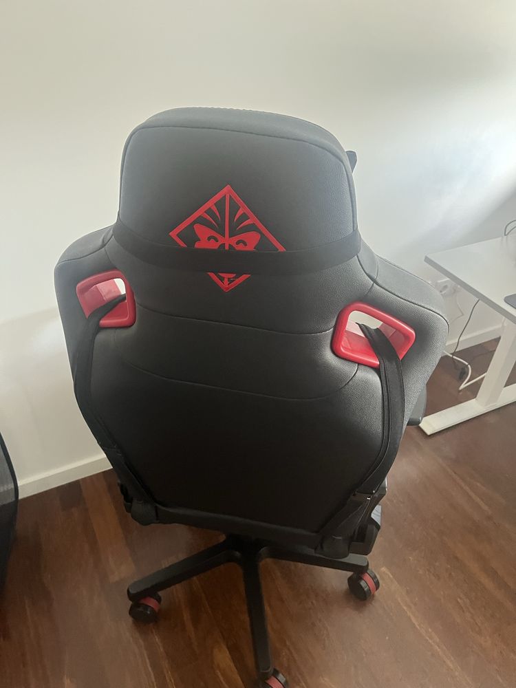 Cadeira Gaming HP Omen Citadel - Preto e Vermelho Como Nova