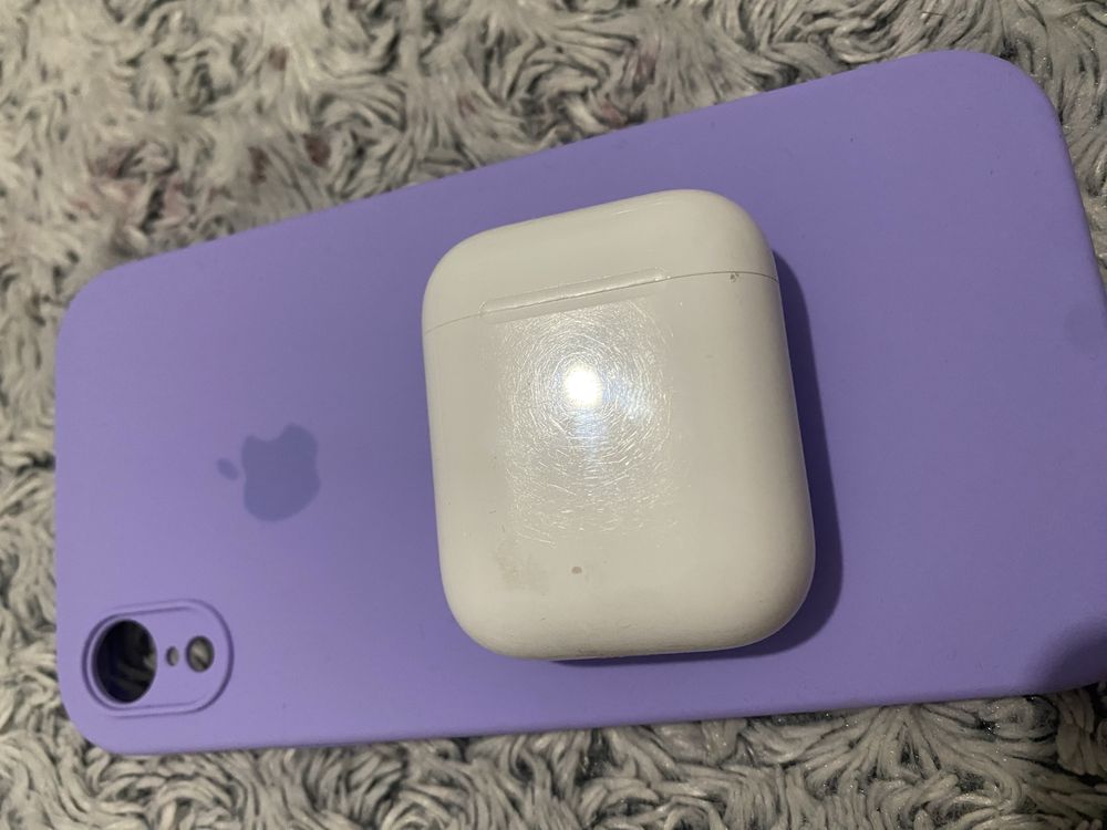 Продам зарядний бокс кейс на airpods 2 все працює