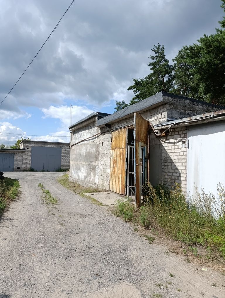 Продається великий гараж у Золотніще