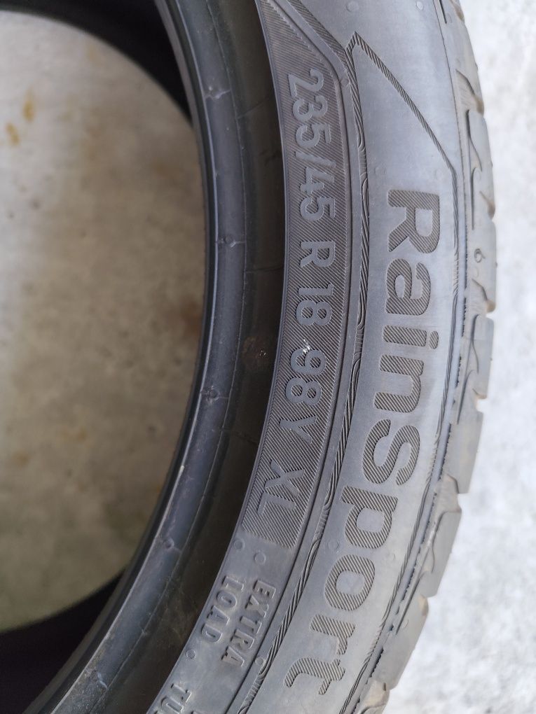 Pneus 235/45r18 Uniroyal RS5 70% piso