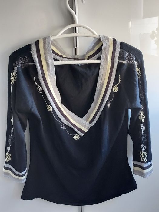 Camisola com decote em bico