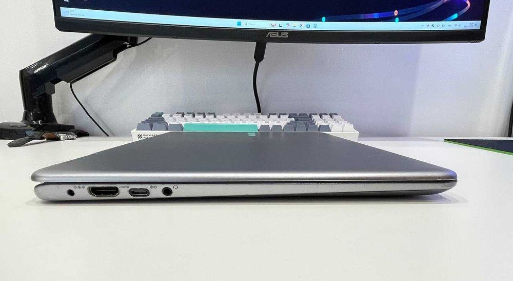 Ноутбук Samsung 15 Intel i7-8550U 1.80GHz 16GB 256GB Radeon 500 Toucsc