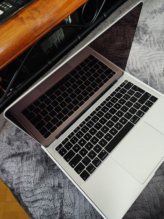 Apple MacBook Air 13" A1932 i5/8/128GB.