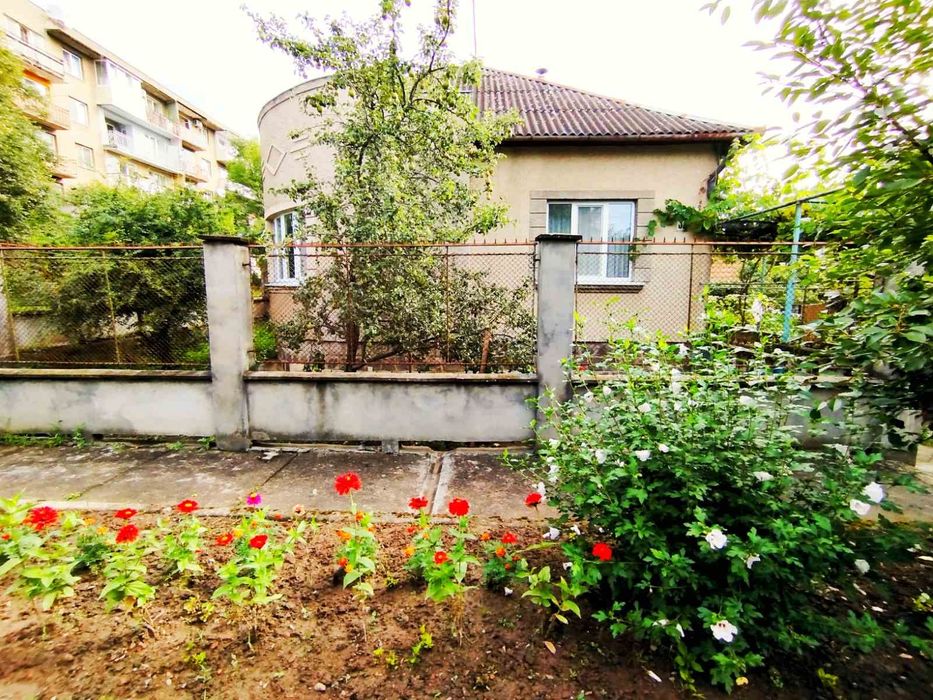 Продається будинок в р-ні площі Лаборца