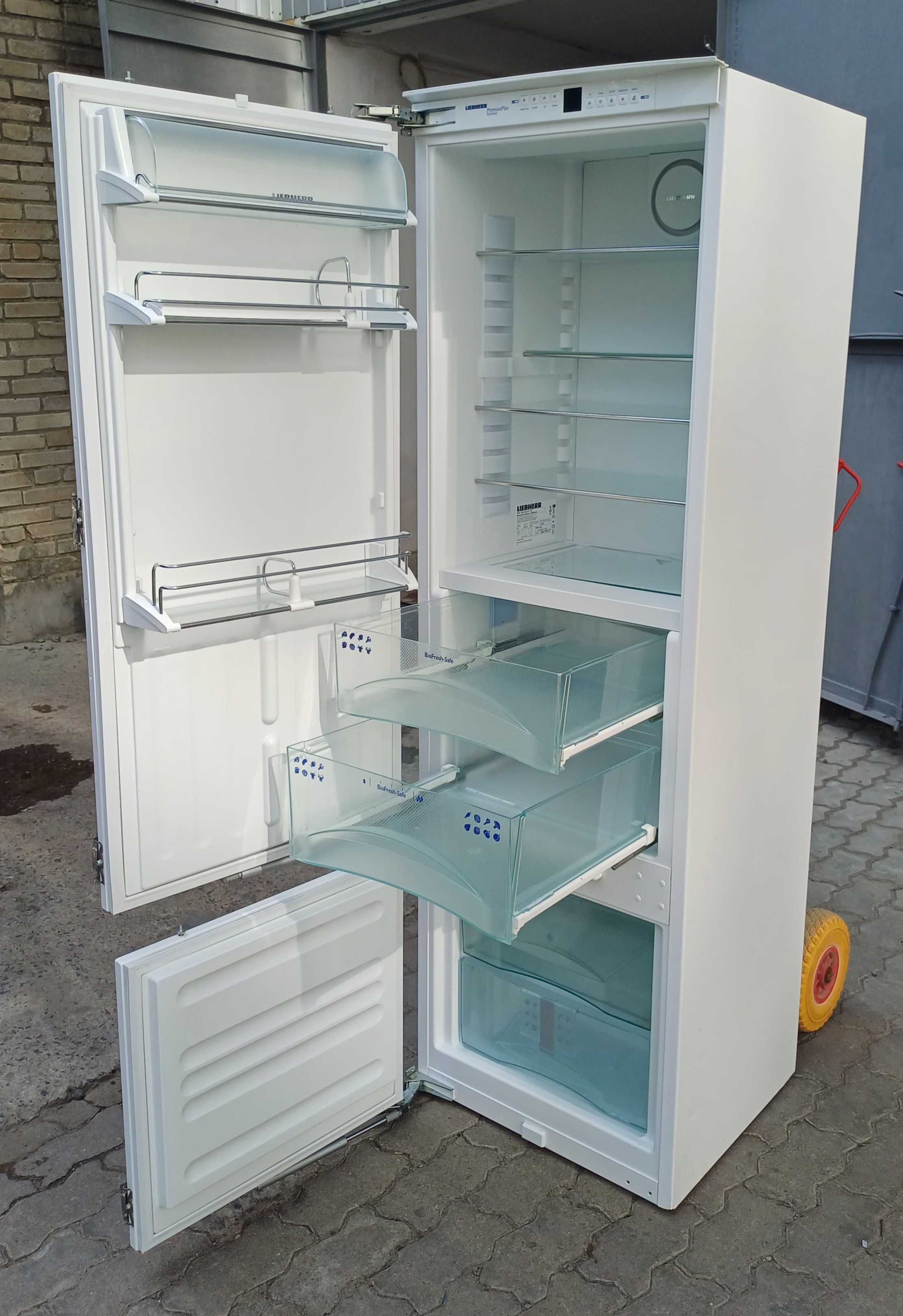 Холодильник з морозильною камерою Лібхер Liebherr ICB 3166 BioFresh