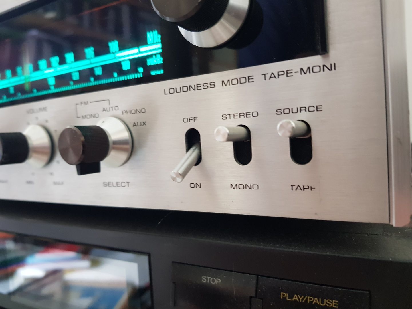 Vintage, amplituner Toshiba SA-400, analogowy, lata 70.