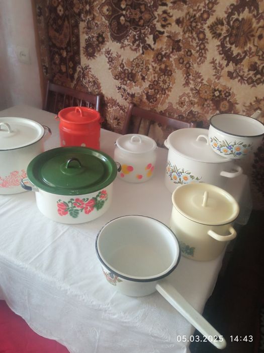 Продам каструлі нові різних літражів