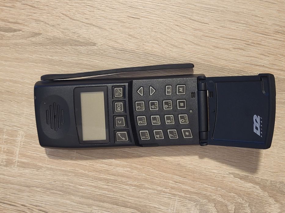 Ericsson GF198 Type 1533 stary telefon Sony vintage złota loft odzysk