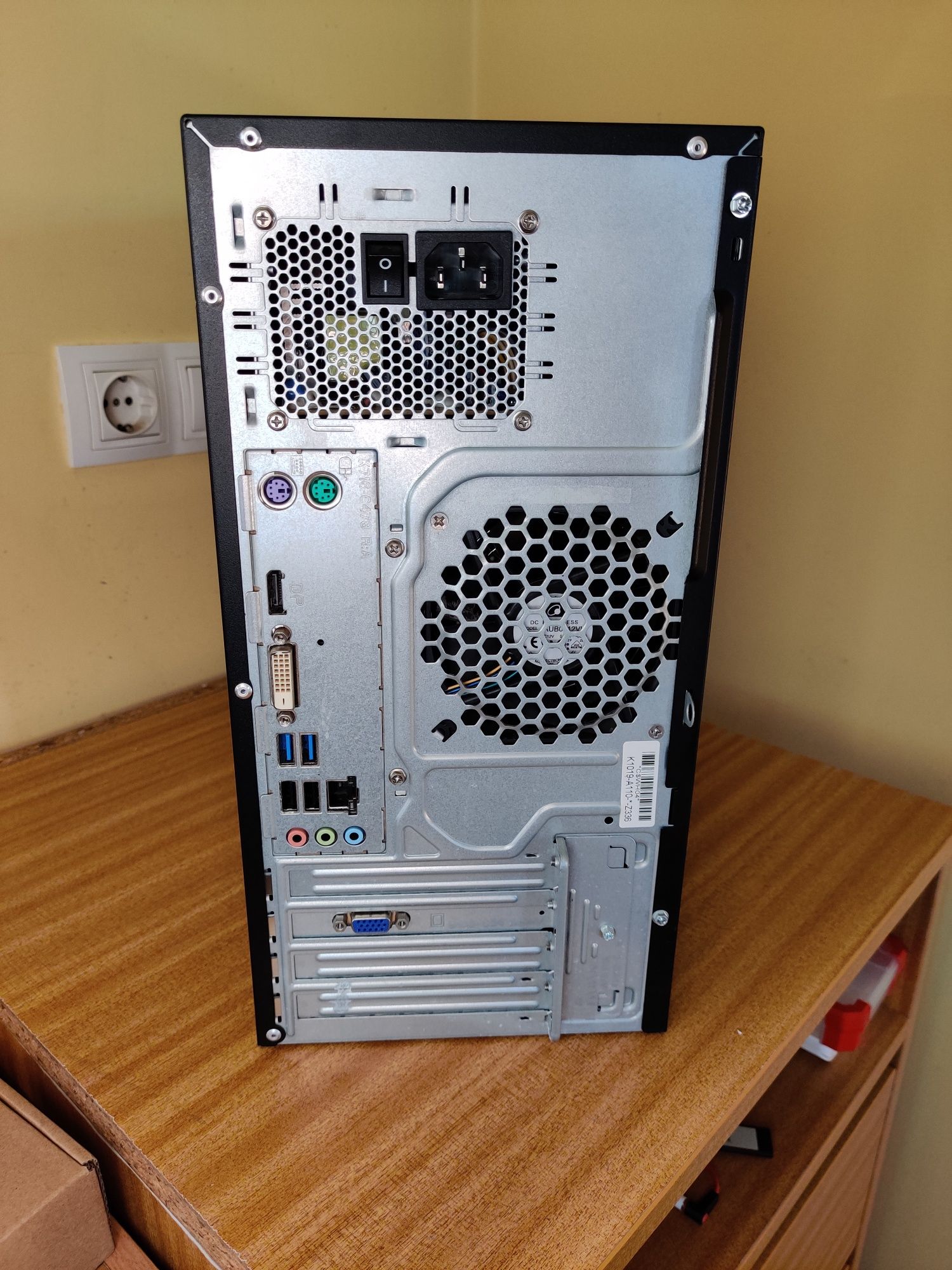 Computador Fujitsu Esprimo P556 (I7)