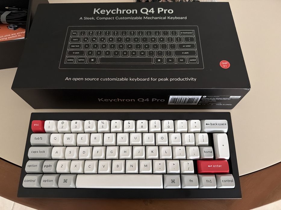 Teclado mecânico Keychron Q4 Pro + Camo Switches (como novo)