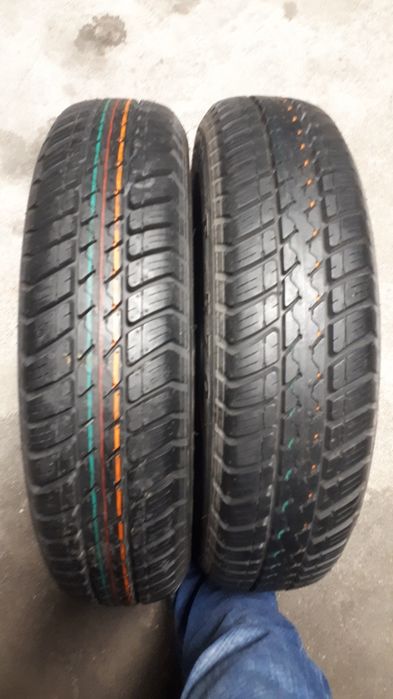 Dois pneus novos 145 r13 ou 145/80 r13 Firestone