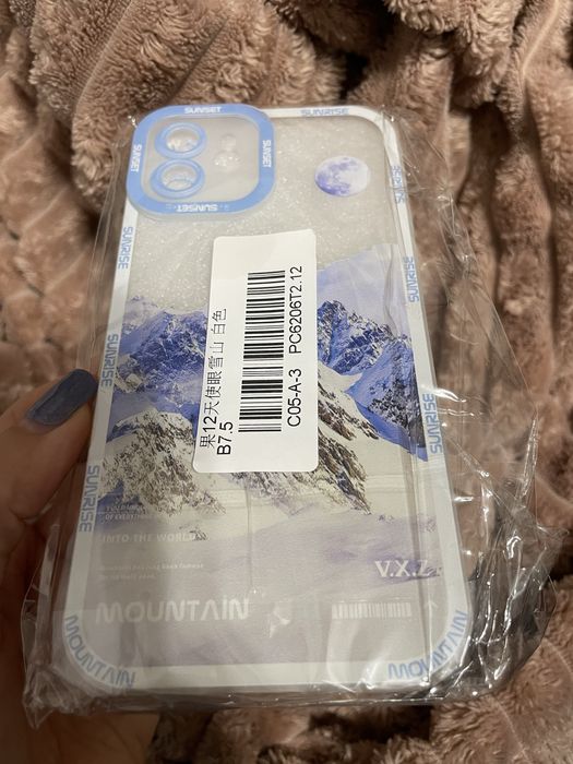 Case z motywem gór iPhone 12