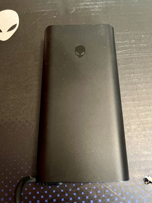 Оригінал Alienware 240w Charger DA240PM200