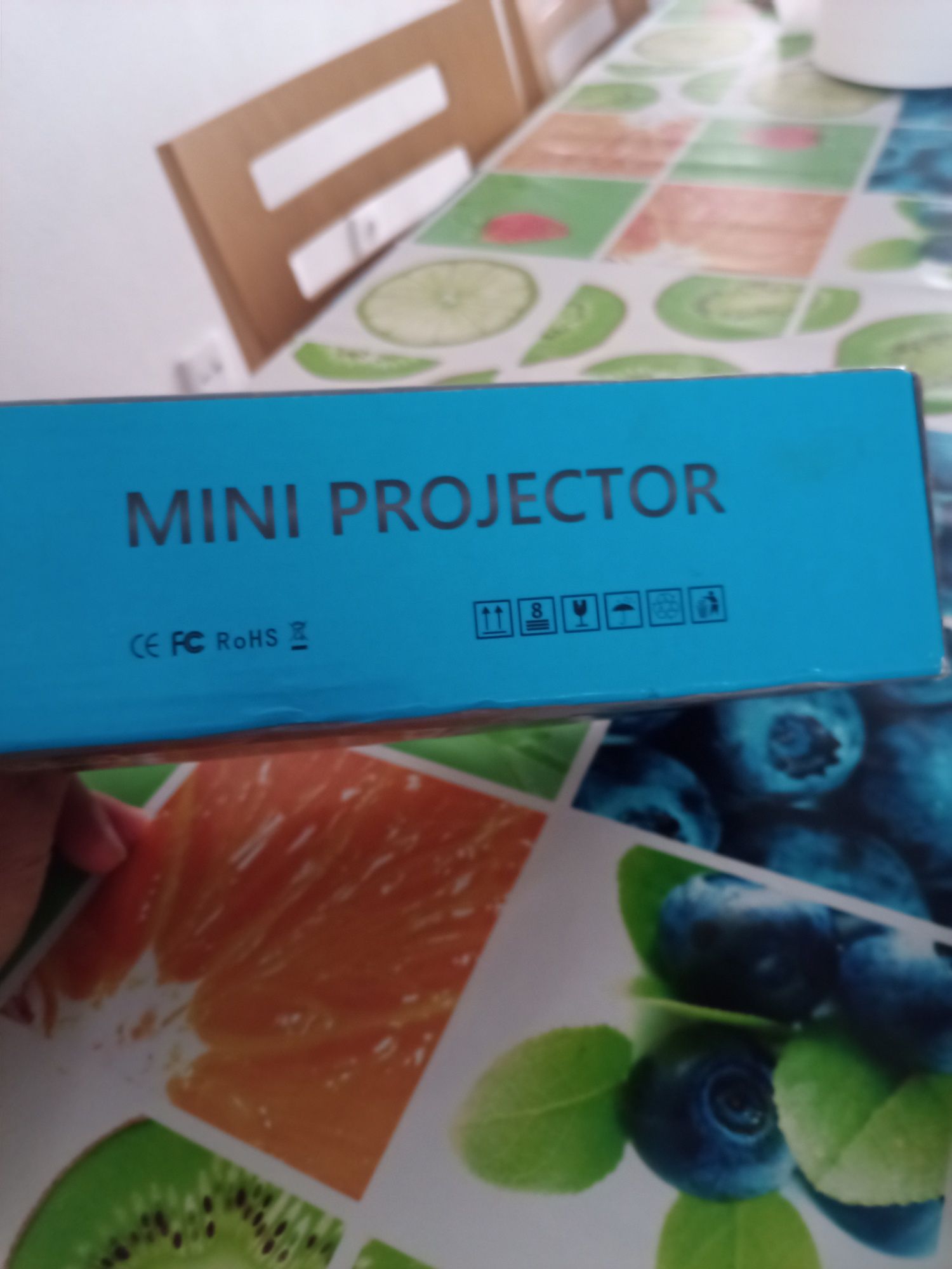 Mini projetor novo em caixa