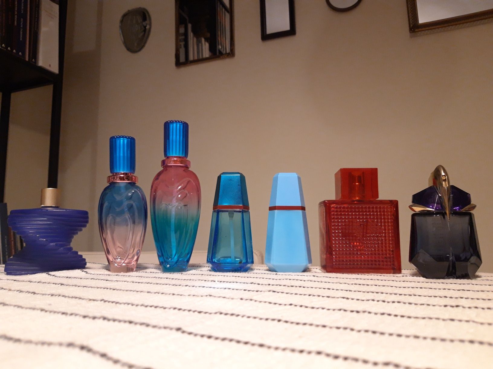 Vários frascos de perfume para colecção (sem perfume)