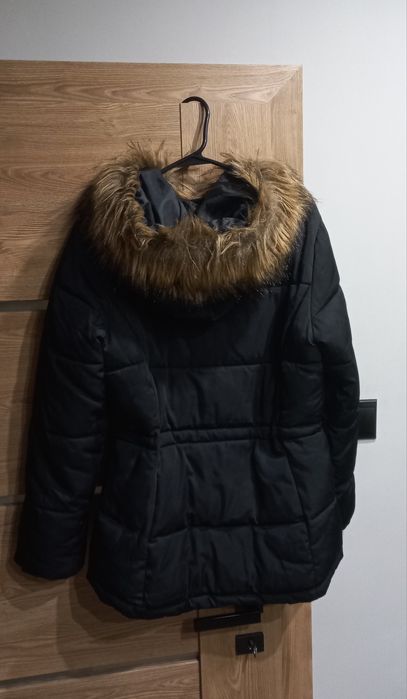Czarna kurtka zimowa