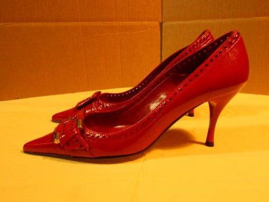 Sapatos em pele - Vermelhos - NOVOS - Baratíssimos