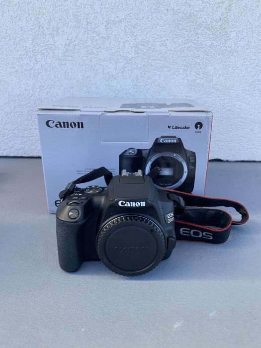 Canon EOS 250D DSLR