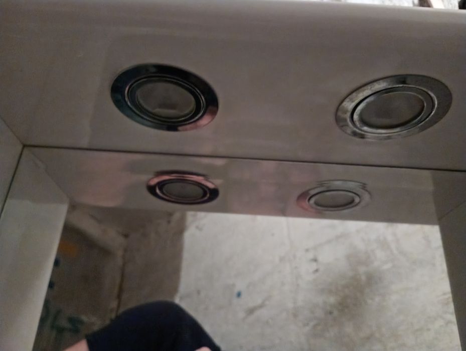 Szafka łaziekowa z oswietleniem