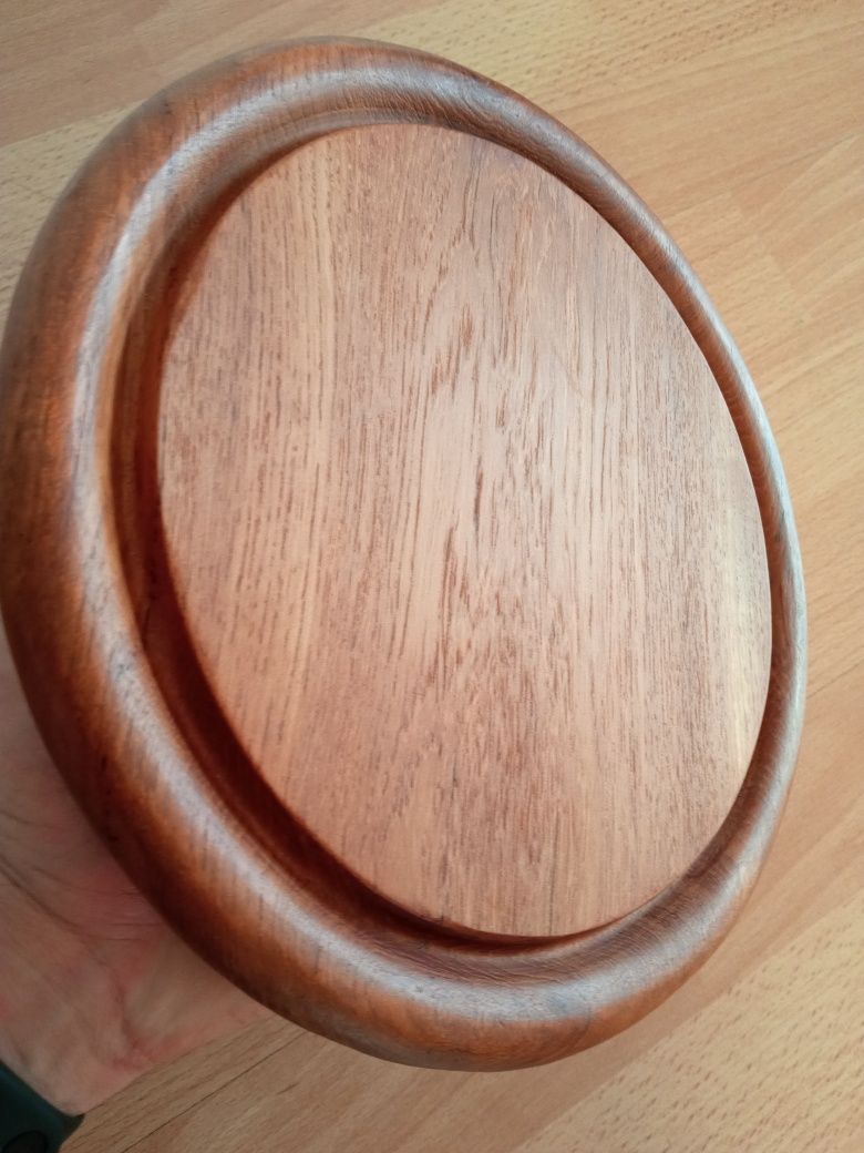 Deska do krojenia z drewna egzotycznego Teak 24 cm średnicy