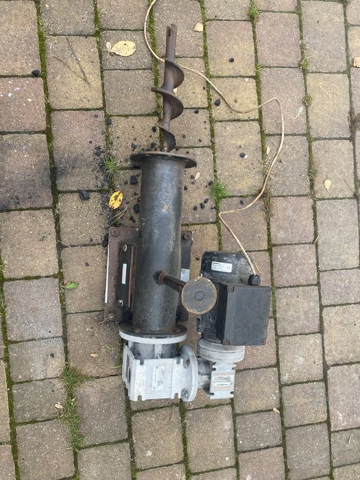 Podajnik do pieca ekogroszek (silnik i slimak)