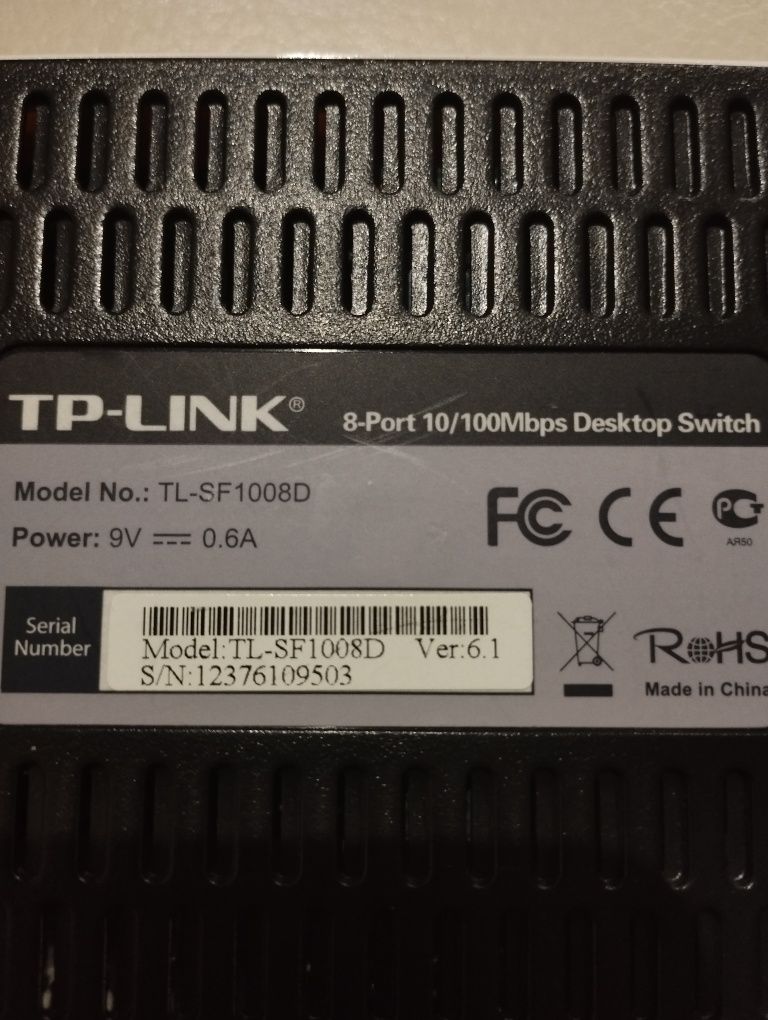 Switch TP-LINK (Modelo TL-SF1008D)
