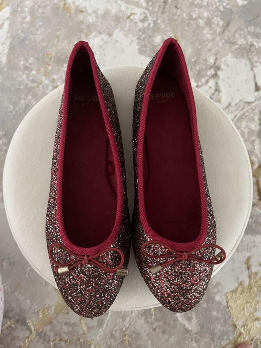 Sabrinas vermelhas com brilhantes