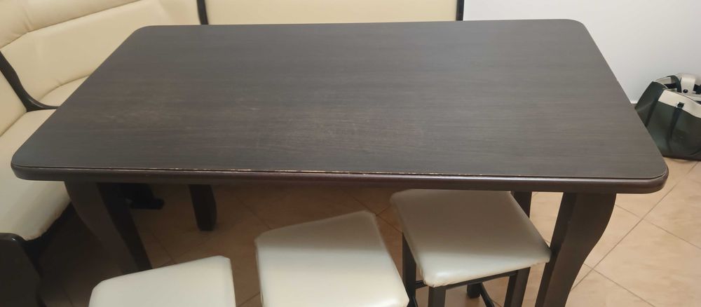 Stół kuchenny + narożnik+ taborety