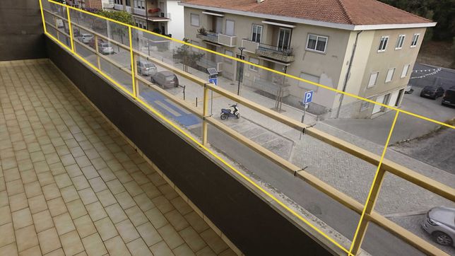 Painéis de acrílico grandes para proteção de varanda, em bom estado
