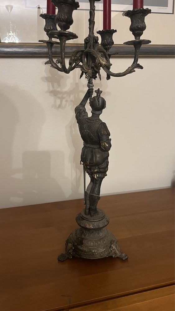 Candelabro em latão 5 lumes com Militar Soldado Romano