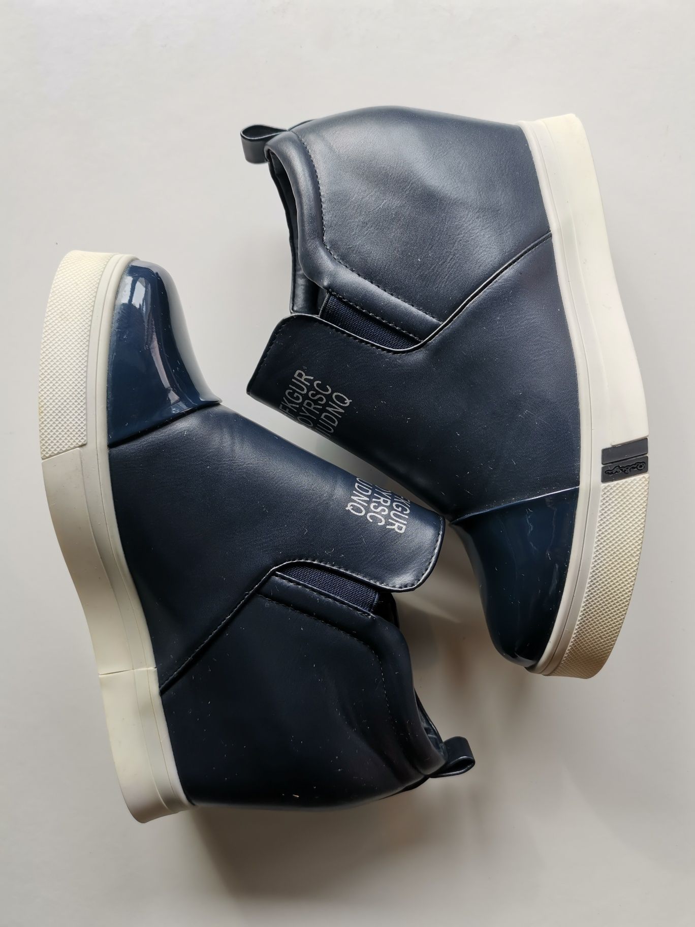 Sneakersy na koturnie granatowe