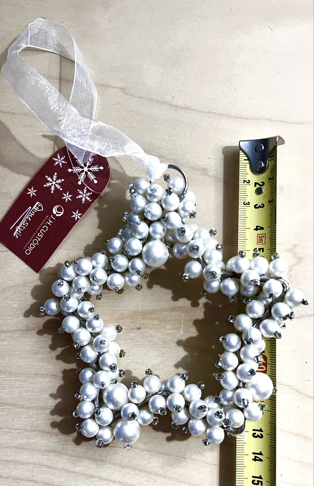 Estrela devirativa de natal em perolas e metal
