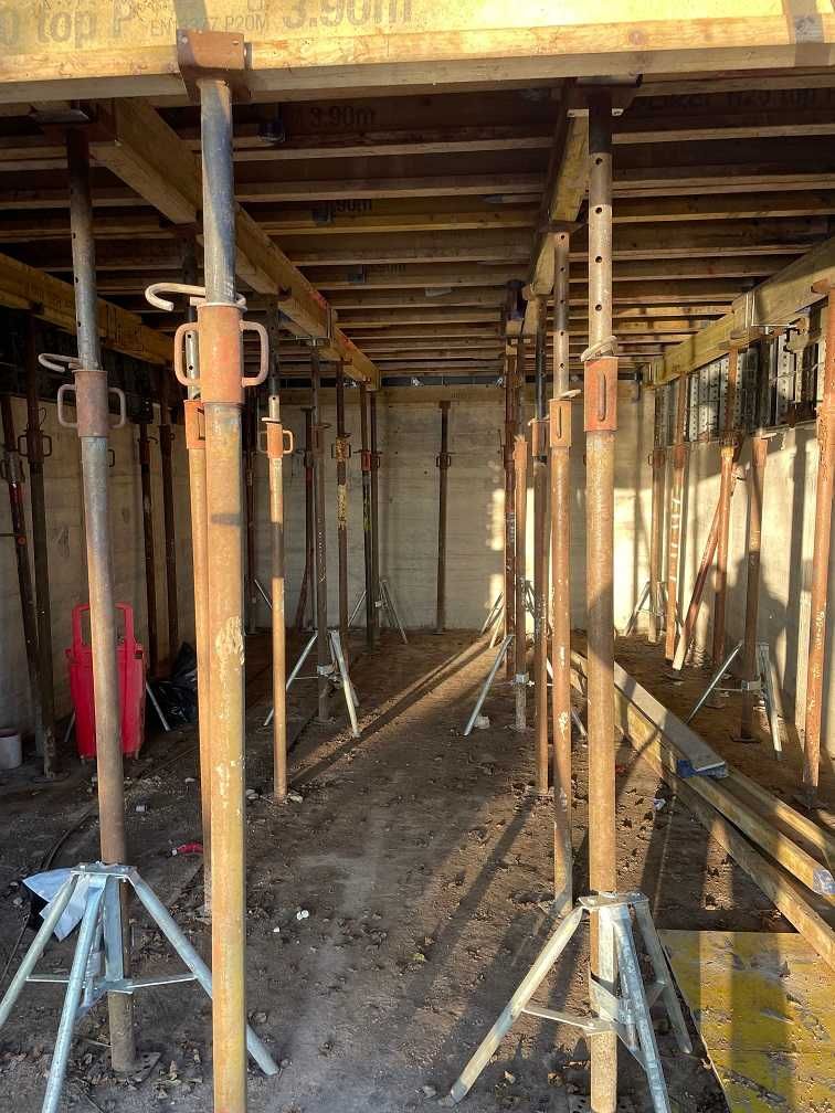 Zestaw szalunku stropowego na 100m2 sklejka podpory dźwigary głowice
