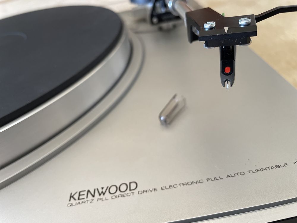 Gira-discos Kenwood KD-770