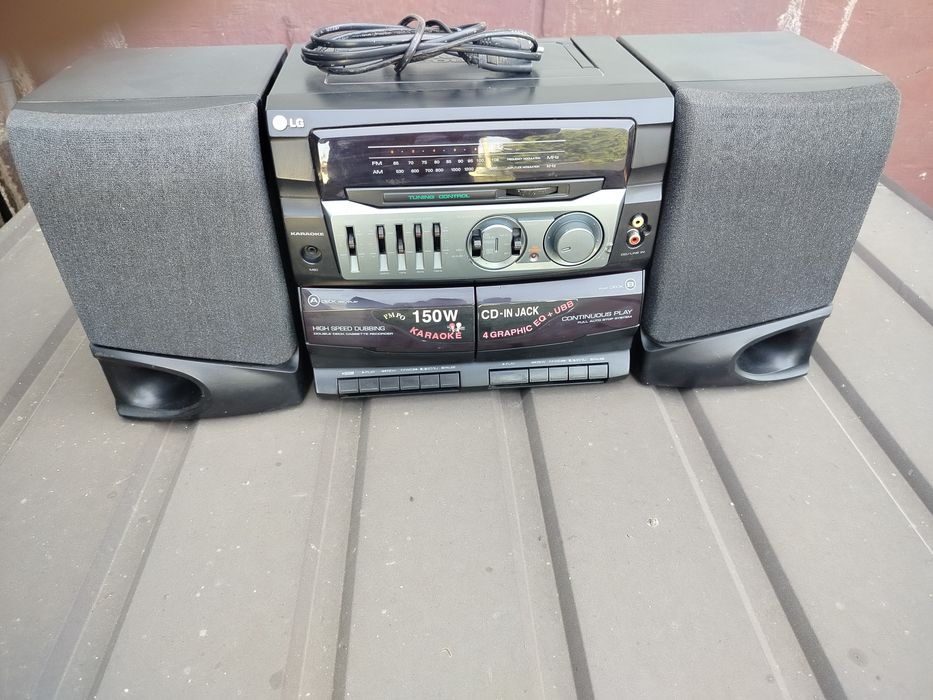 Касетный магнитофон LG.