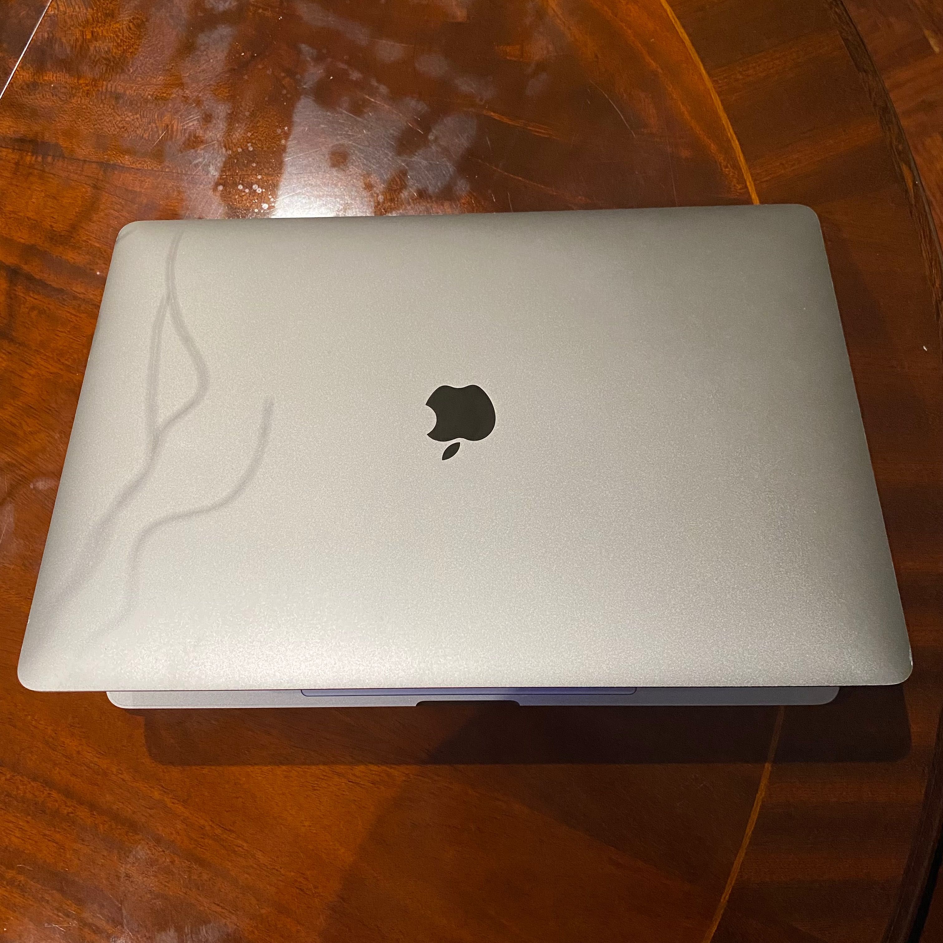 Macbook Pro 15, TouchBar, Processador i9