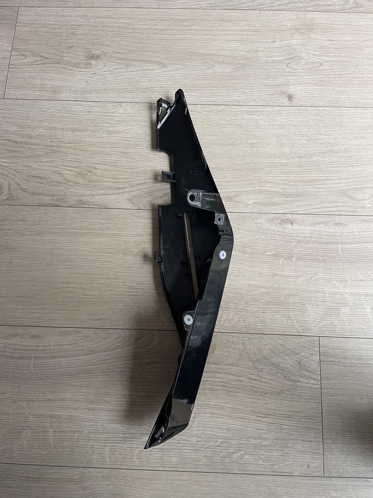 Ogon owiewka prawa Aprilia Tuono 1100 V4 RR