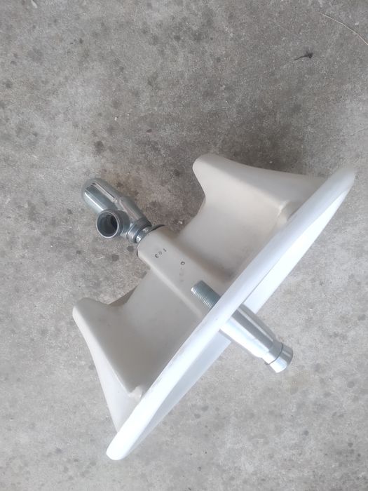 Lavatório com torneira temporizadora