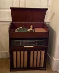 Antiguidade - Móvel Rádio, gira discos marca Telefunken, anos 50