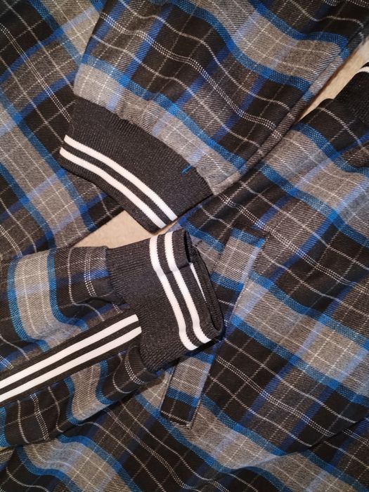 Клетчатый серый костюм с бомбером. Чоловічий костюм з бомбером