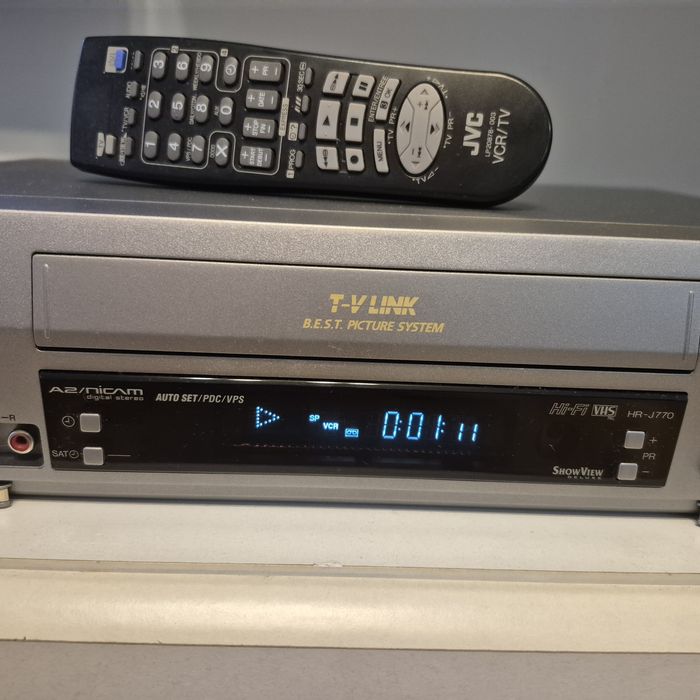 Magnetowid JVC HR-J 770