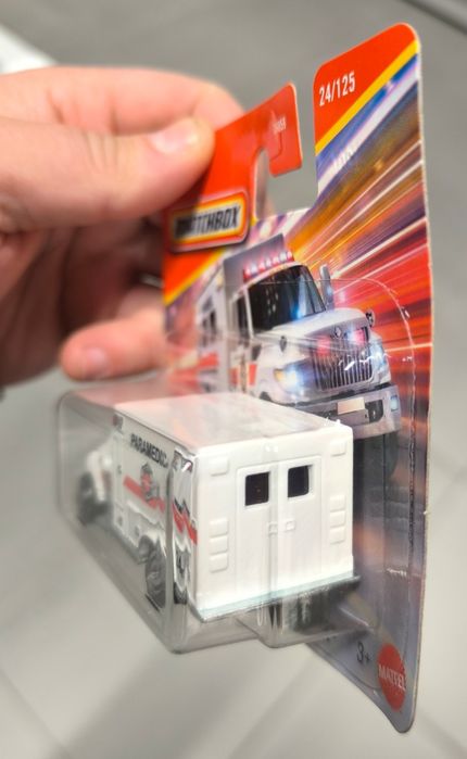 Matchbox/Paramedic/Ambulans/24/125/International Terrastar/Mattel/Nowy