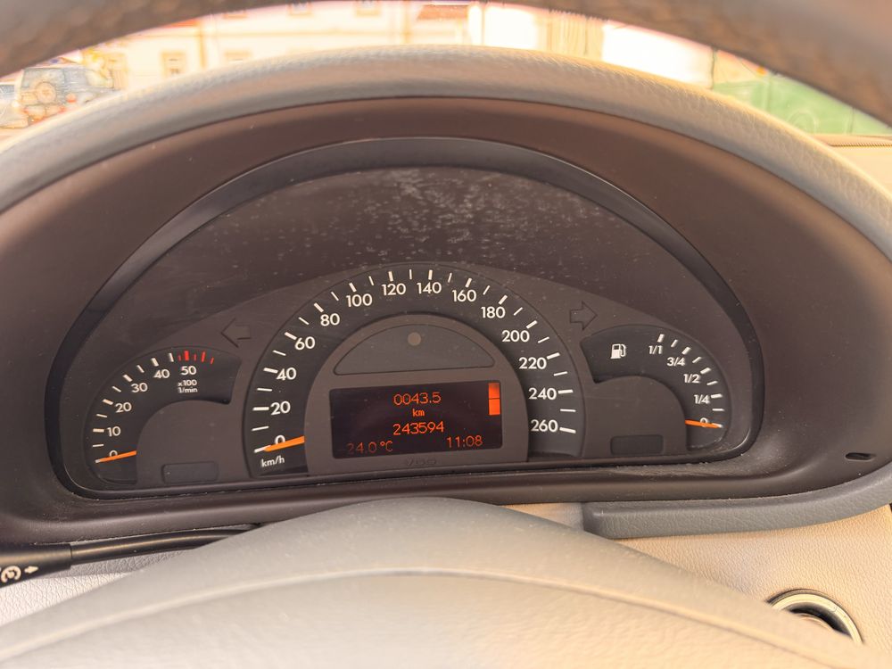 Cartinha Mercedes-benz c220 usada bom