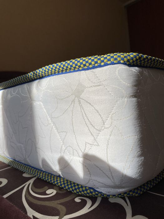 Продам Матрасс 200х160