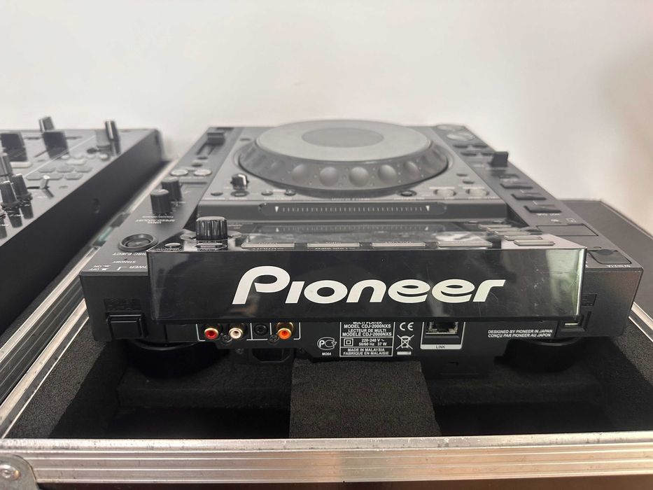 2 - Pioneer CDJ 2000 Nexus