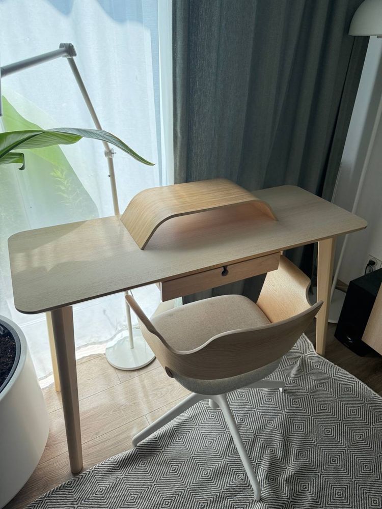 Biurko + krzeslo + podstawka dla laptopa IKEA