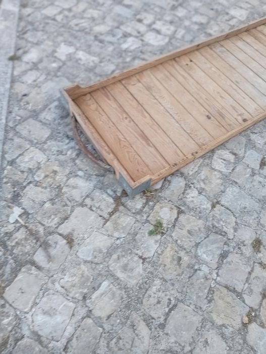 Antigos tabuleiros de pão