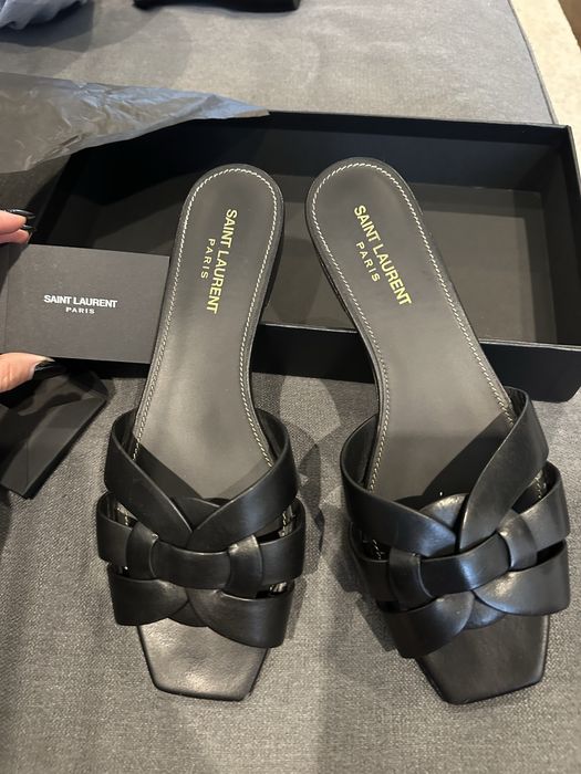 Women Saint Laurent Tribute flat sandals